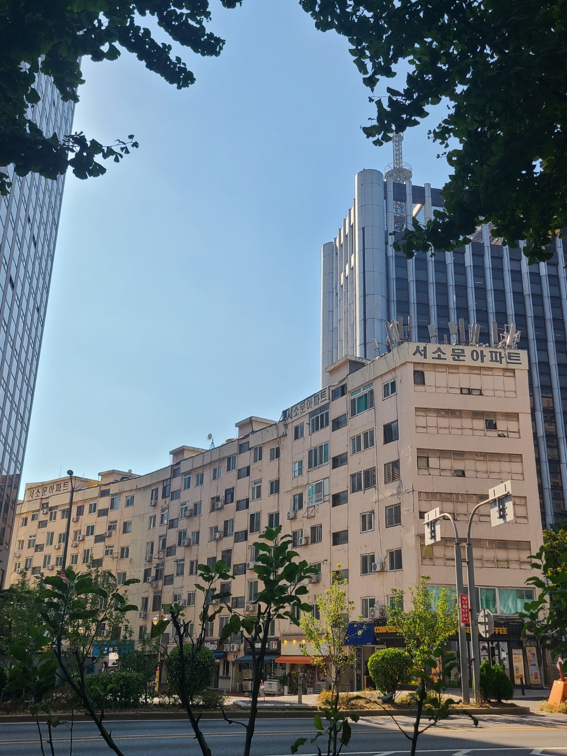 길게 휘어진 서소문아파트